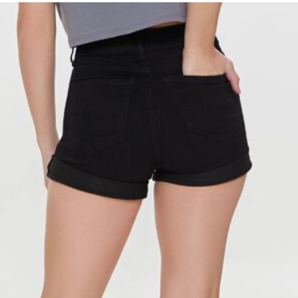 Forever 21 Curvy High-Rise Stretch Cuffed Hem 5-Pocket Black Denim Shorts- 25 - Picture 5 of 9